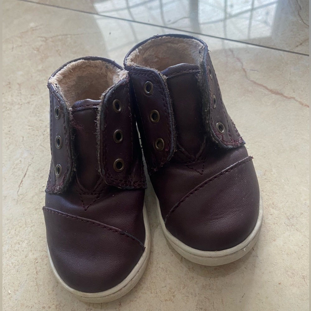 Toms Toddler Velcro Close Boots size T 6